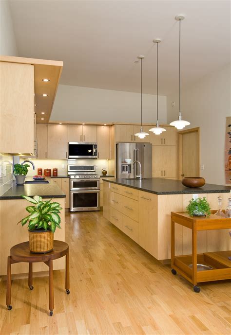 pictures of maple kitchen cabinets